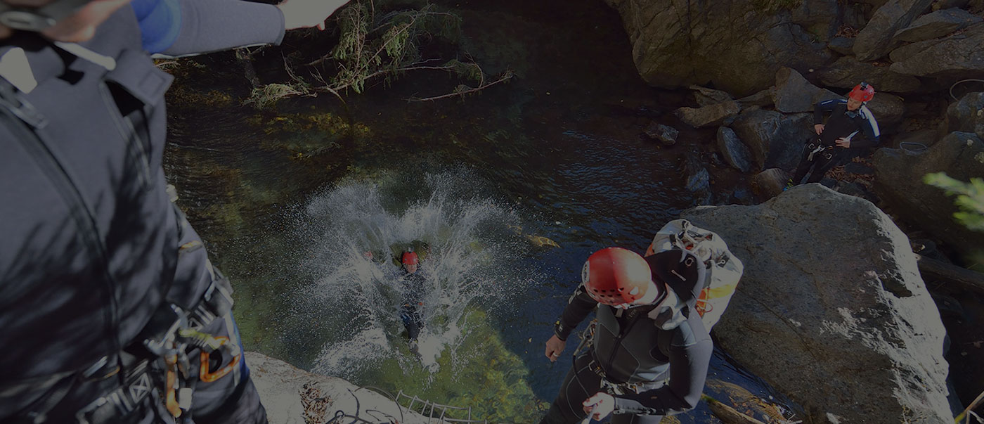 Canyoning bei H2O Adventure: Perfekte Kombination aus Wasser und Fels